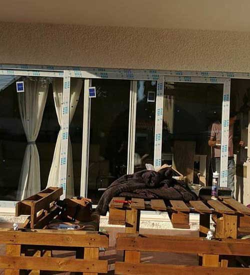 Fotografía de una obra casi a terminar con ventanas puestas por Top Ventana Reforma.