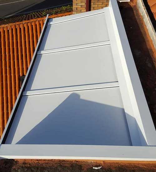 Fotografía de unas ventanas de tejado, hechas por Top Ventana Reforma.