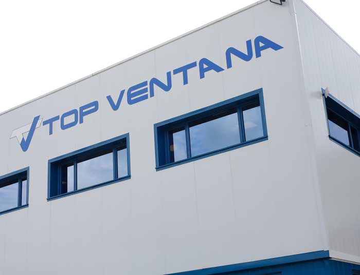 Fotografía de la nave de Top Ventana reforma.